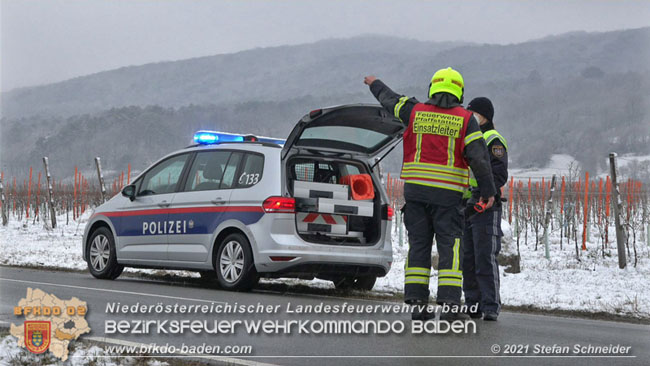 20210210 Verkehrsunfall auf der Weinbergstraße Richtung Gumpoldskirchen  Foto: © Stefan Schneider