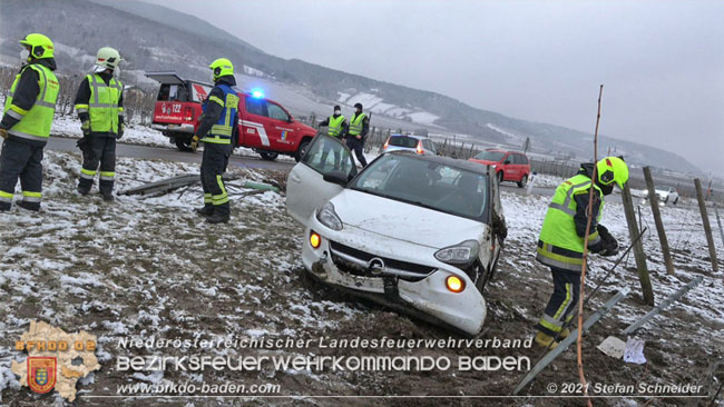 20210210 Verkehrsunfall auf der Weinbergstraße Richtung Gumpoldskirchen  Foto: © Stefan Schneider