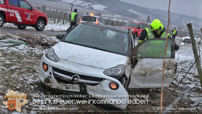20210210 Verkehrsunfall auf der Weinbergstraße Richtung Gumpoldskirchen  Foto: © Stefan Schneider