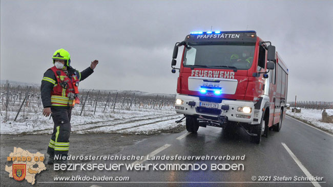 20210210 Verkehrsunfall auf der Weinbergstraße Richtung Gumpoldskirchen  Foto: © Stefan Schneider