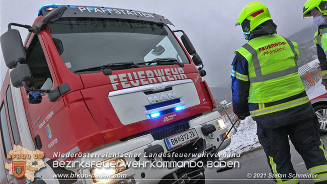 20210210 Verkehrsunfall auf der Weinbergstraße Richtung Gumpoldskirchen  Foto: © Stefan Schneider