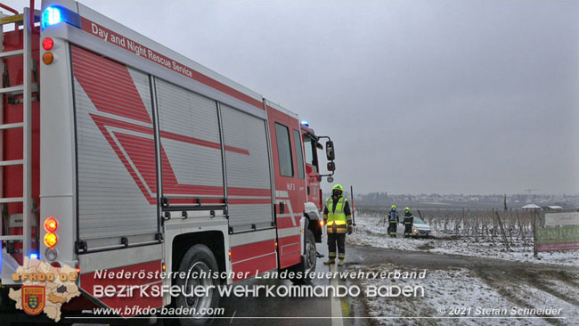 20210210 Verkehrsunfall auf der Weinbergstraße Richtung Gumpoldskirchen  Foto: © Stefan Schneider