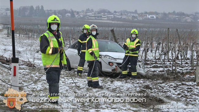 20210210 Verkehrsunfall auf der Weinbergstraße Richtung Gumpoldskirchen  Foto: © Stefan Schneider