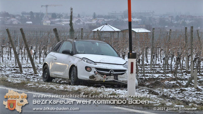 20210210 Verkehrsunfall auf der Weinbergstraße Richtung Gumpoldskirchen  Foto: © Stefan Schneider