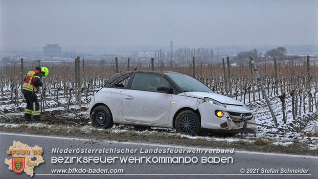 20210210 Verkehrsunfall auf der Weinbergstraße Richtung Gumpoldskirchen  Foto: © Stefan Schneider