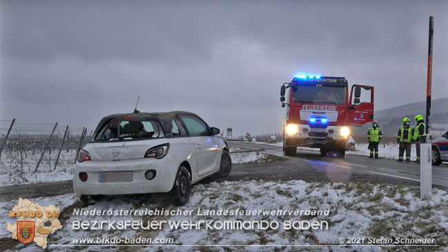 20210210 Verkehrsunfall auf der Weinbergstraße Richtung Gumpoldskirchen  Foto: © Stefan Schneider