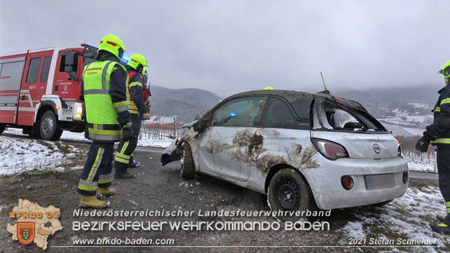 20210210 Verkehrsunfall auf der Weinbergstraße Richtung Gumpoldskirchen  Foto: © Stefan Schneider