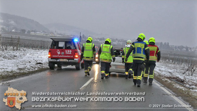20210210 Verkehrsunfall auf der Weinbergstraße Richtung Gumpoldskirchen  Foto: © Stefan Schneider