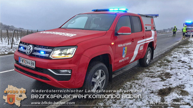20210210 Verkehrsunfall auf der Weinbergstraße Richtung Gumpoldskirchen  Foto: © Stefan Schneider