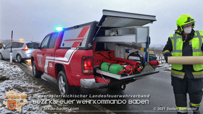 20210210 Verkehrsunfall auf der Weinbergstraße Richtung Gumpoldskirchen  Foto: © Stefan Schneider