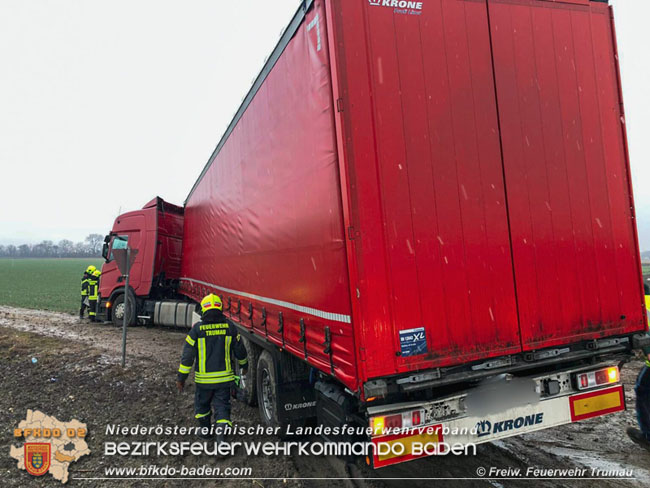 20210210 Lkw Bergung auf der L156 Trumau > Traiskirchen  Foto: © Freiwillige Feuerwehr Trumau