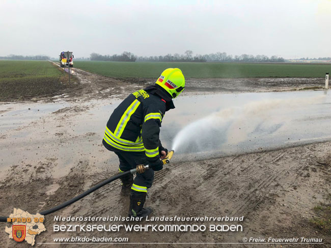 20210210 Lkw Bergung auf der L156 Trumau > Traiskirchen  Foto: © Freiwillige Feuerwehr Trumau