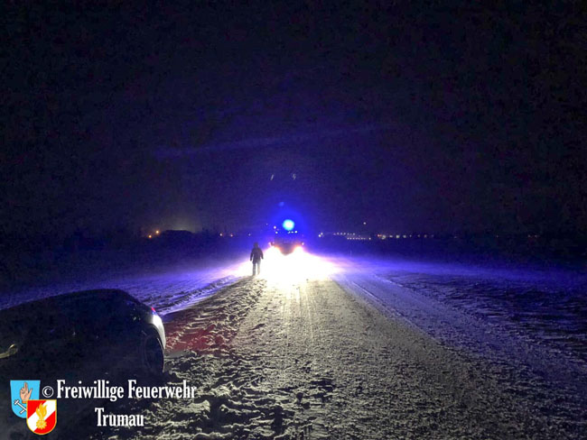 20210211 Fahrzeug-Bergung auf der L154 Trumau  Foto: © Freiwillige Feuerwehr Trumau