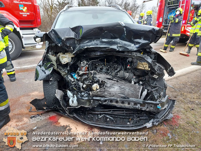 20210219 Verkehrsunfall auf der Umfahrung Oeynhausen   Foto: © Franz Pölleritzer FF Traiskirchen-Stadt 