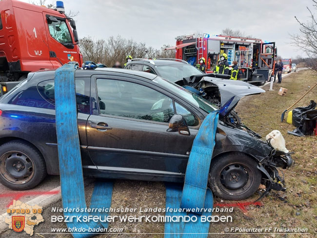 20210219 Verkehrsunfall auf der Umfahrung Oeynhausen   Foto: © Franz Pölleritzer FF Traiskirchen-Stadt 