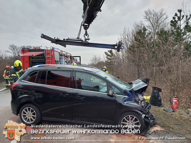 20210219 Verkehrsunfall auf der Umfahrung Oeynhausen   Foto: © Franz Pölleritzer FF Traiskirchen-Stadt 