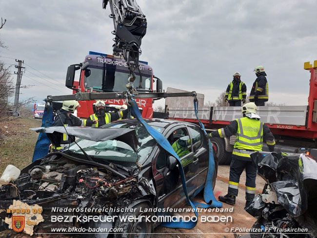 20210219 Verkehrsunfall auf der Umfahrung Oeynhausen   Foto: © Franz Pölleritzer FF Traiskirchen-Stadt 