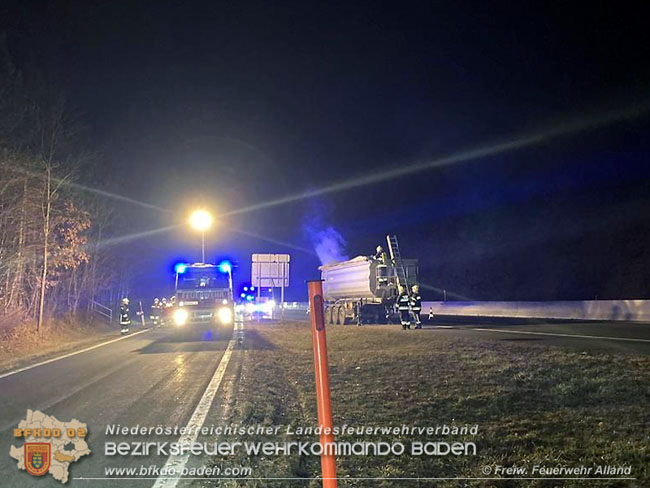 20210302 Rauchentwicklung bei LKW stellt sich als Glutbrand bei Gefahrgut-Transporter heraus Foto: © Freiwillige Feuerwehr Alland 20210302 Rauchentwicklung bei LKW stellt sich als Glutbrand bei Gefahrgut-Transporter heraus Foto: © Freiwillige Feuerwehr Alland