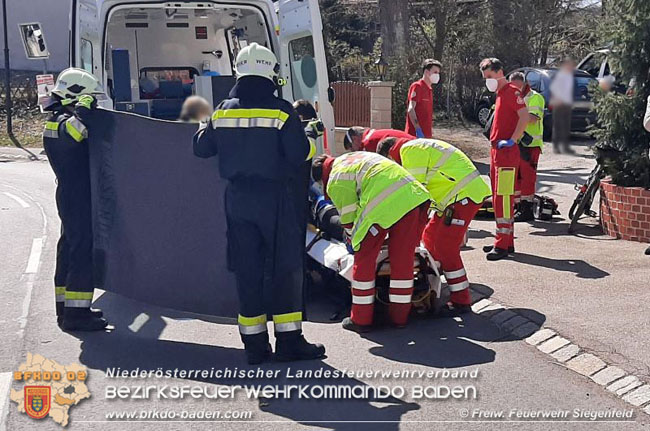 20210405 Verkehrsunfall am Ostermontag im Siegenfelder Ortsgebiet  Foto: © Freiwillige Feuerwehr Siegenfeld