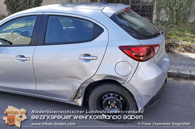 20210405 Verkehrsunfall am Ostermontag im Siegenfelder Ortsgebiet  Foto: © Freiwillige Feuerwehr Siegenfeld