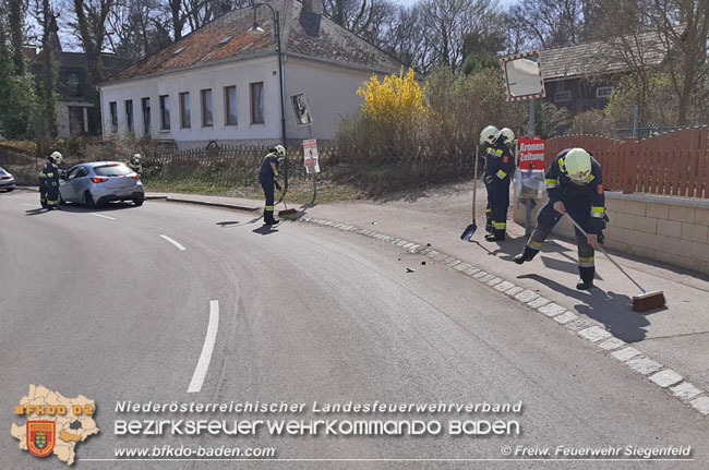 20210405 Verkehrsunfall am Ostermontag im Siegenfelder Ortsgebiet  Foto: © Freiwillige Feuerwehr Siegenfeld