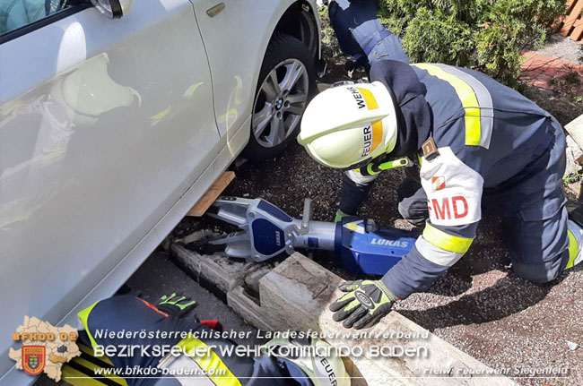 20210405 Verkehrsunfall am Ostermontag im Siegenfelder Ortsgebiet  Foto: © Freiwillige Feuerwehr Siegenfeld