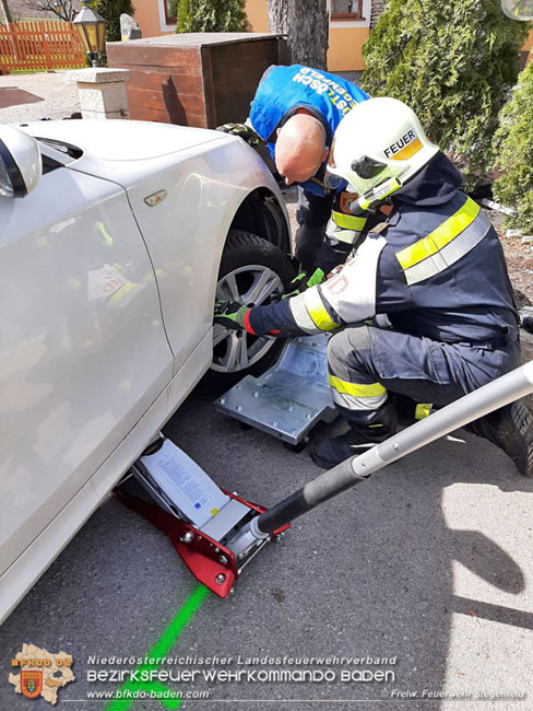 20210405 Verkehrsunfall am Ostermontag im Siegenfelder Ortsgebiet  Foto: © Freiwillige Feuerwehr Siegenfeld