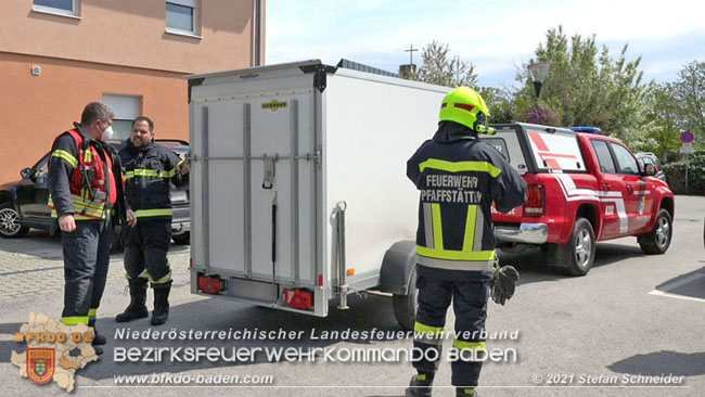 20210426 Rehbock mitten im Pfaffstättner Wohngebiet gerettet  Foto: Stefan Scheider BFKDO Baden