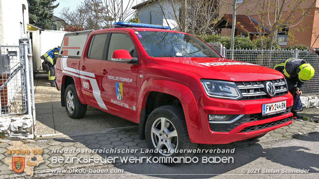 20210426 Rehbock mitten im Pfaffstättner Wohngebiet gerettet  Foto: Stefan Scheider BFKDO Baden