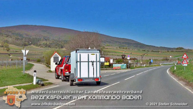 20210426 Rehbock mitten im Pfaffstättner Wohngebiet gerettet  Foto: Stefan Scheider BFKDO Baden
