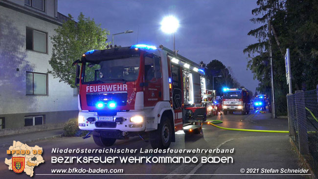 20210427 Wohnungsbrand mit schwerverletzter Frau im Badener Ortsteil Weikersdorf  Foto: © Freiwillige Feuerwehr Baden-Stadt / Stefan Schneider