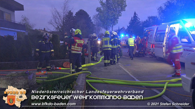 20210427 Wohnungsbrand mit schwerverletzter Frau im Badener Ortsteil Weikersdorf  Foto: © Freiwillige Feuerwehr Baden-Stadt / Stefan Schneider