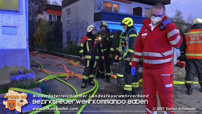 20210427 Wohnungsbrand mit schwerverletzter Frau im Badener Ortsteil Weikersdorf  Foto: © Freiwillige Feuerwehr Baden-Stadt / Stefan Schneider