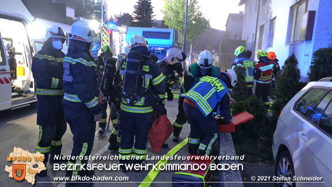20210427 Wohnungsbrand mit schwerverletzter Frau im Badener Ortsteil Weikersdorf  Foto: © Freiwillige Feuerwehr Baden-Stadt / Stefan Schneider