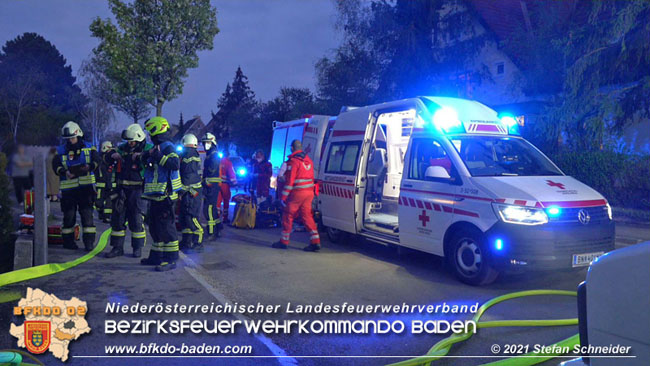 20210427 Wohnungsbrand mit schwerverletzter Frau im Badener Ortsteil Weikersdorf  Foto: © Freiwillige Feuerwehr Baden-Stadt / Stefan Schneider