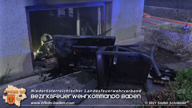 20210427 Wohnungsbrand mit schwerverletzter Frau im Badener Ortsteil Weikersdorf  Foto: © Freiwillige Feuerwehr Baden-Stadt / Stefan Schneider