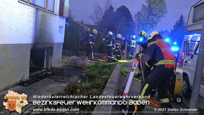 20210427 Wohnungsbrand mit schwerverletzter Frau im Badener Ortsteil Weikersdorf  Foto: © Freiwillige Feuerwehr Baden-Stadt / Stefan Schneider
