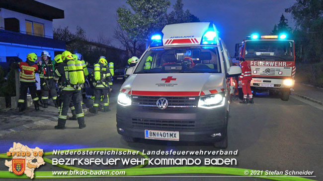20210427 Wohnungsbrand mit schwerverletzter Frau im Badener Ortsteil Weikersdorf  Foto: © Freiwillige Feuerwehr Baden-Stadt / Stefan Schneider