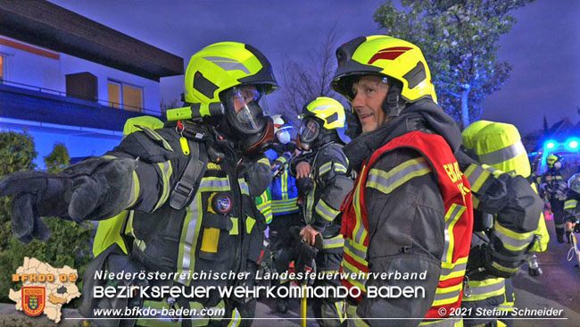 20210427 Wohnungsbrand mit schwerverletzter Frau im Badener Ortsteil Weikersdorf  Foto: © Freiwillige Feuerwehr Baden-Stadt / Stefan Schneider