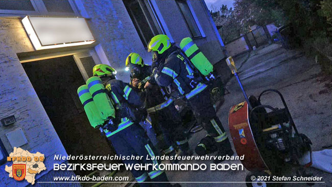 20210427 Wohnungsbrand mit schwerverletzter Frau im Badener Ortsteil Weikersdorf  Foto: © Freiwillige Feuerwehr Baden-Stadt / Stefan Schneider