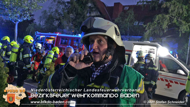 20210427 Wohnungsbrand mit schwerverletzter Frau im Badener Ortsteil Weikersdorf  Foto: © Freiwillige Feuerwehr Baden-Stadt / Stefan Schneider
