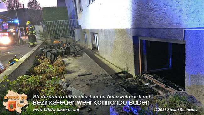 20210427 Wohnungsbrand mit schwerverletzter Frau im Badener Ortsteil Weikersdorf  Foto: © Freiwillige Feuerwehr Baden-Stadt / Stefan Schneider
