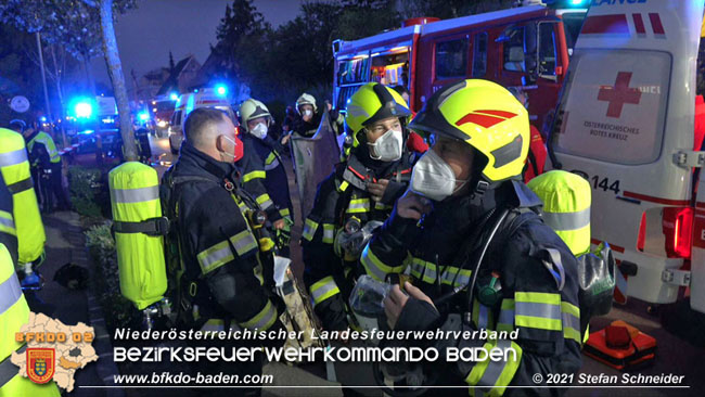 20210427 Wohnungsbrand mit schwerverletzter Frau im Badener Ortsteil Weikersdorf  Foto: © Freiwillige Feuerwehr Baden-Stadt / Stefan Schneider