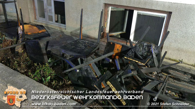 20210427 Wohnungsbrand mit schwerverletzter Frau im Badener Ortsteil Weikersdorf  Foto: © Freiwillige Feuerwehr Baden-Stadt / Stefan Schneider