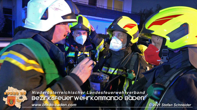 20210427 Wohnungsbrand mit schwerverletzter Frau im Badener Ortsteil Weikersdorf  Foto: © Freiwillige Feuerwehr Baden-Stadt / Stefan Schneider