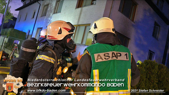 20210427 Wohnungsbrand mit schwerverletzter Frau im Badener Ortsteil Weikersdorf  Foto: © Freiwillige Feuerwehr Baden-Stadt / Stefan Schneider
