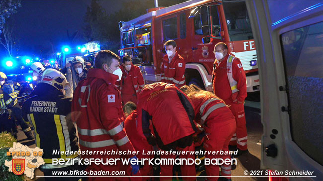 20210427 Wohnungsbrand mit schwerverletzter Frau im Badener Ortsteil Weikersdorf  Foto: © Freiwillige Feuerwehr Baden-Stadt / Stefan Schneider