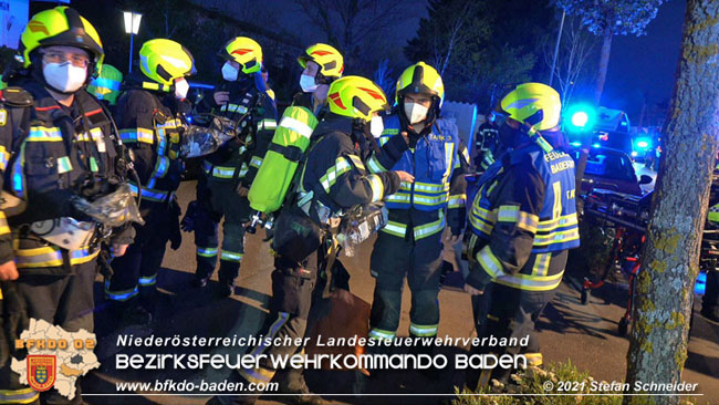 20210427 Wohnungsbrand mit schwerverletzter Frau im Badener Ortsteil Weikersdorf  Foto: © Freiwillige Feuerwehr Baden-Stadt / Stefan Schneider