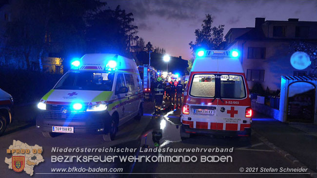 20210427 Wohnungsbrand mit schwerverletzter Frau im Badener Ortsteil Weikersdorf  Foto: © Freiwillige Feuerwehr Baden-Stadt / Stefan Schneider