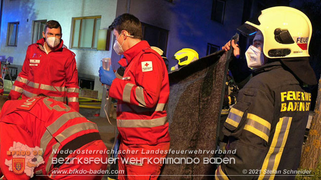 20210427 Wohnungsbrand mit schwerverletzter Frau im Badener Ortsteil Weikersdorf  Foto: © Freiwillige Feuerwehr Baden-Stadt / Stefan Schneider